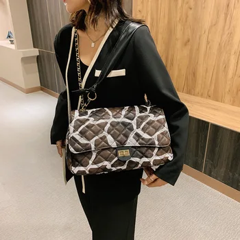 Autumn bag 2020 new fashion large capacity bag Joker foreign chain tote bag
Autumn bag 2020 new fashion large capacity bag Joker foreign chain tote bag