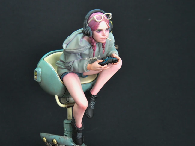 Unassambled 1/8 modern girl with chair and play game Resin figure miniature model kits Unpainted
Unassambled 1/8 modern girl with chair and play game Resin figure miniature model kits Unpainted