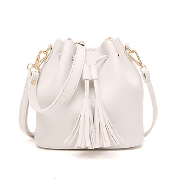 2020 new ladies handbag Korean version of the female bag fashion trend pu tassel one shoulder diagonal bucket handbag 
2020 new ladies handbag Korean version of the female bag fashion trend pu tassel one shoulder diagonal bucket handbag
