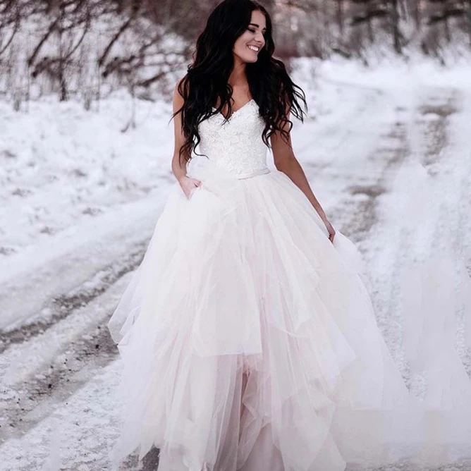 Princess Sweetheart A Line Tulle Rugffles Wedding Dress Backless Sexy Beach Boho Spaghttti Straps White/Ivory Bridal Gowns
Princess Sweetheart A Line Tulle Rugffles Wedding Dress Backless Sexy Beach Boho Spaghttti Straps White/Ivory Bridal Gowns