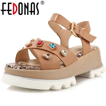 FEDONAS Wedged Platforms High Pumps Rhinestone Peep Toe Women Sandals 2020 Metal Buckle Plats Newest Quality Summer Shoes Woman 
FEDONAS Wedged Platforms High Pumps Rhinestone Peep Toe Women Sandals 2020 Metal Buckle Plats Newest Quality Summer Shoes Woman