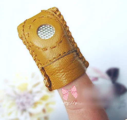 2pcs Soft Sheepskin Metal Piece Thumbscrews Patchwork Cross Stitch Auxiliary Tools Sew(free One Bag Needle) 
2pcs Soft Sheepskin Metal Piece Thumbscrews Patchwork Cross Stitch Auxiliary Tools Sew(free One Bag Needle)