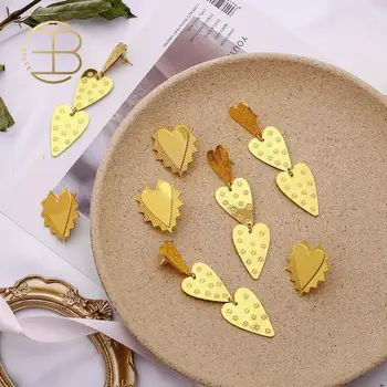 2020 New Fashion Irregular Spin Gold Heart Earrings Flower Embossing Three Heart Long Earrings Fashion Jewelry
2020 New Fashion Irregular Spin Gold Heart Earrings Flower Embossing Three Heart Long Earrings Fashion Jewelry