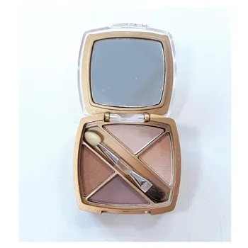 Vera Valenti Blusher + 4 Eye Shadow with Mirror & Brush 
Vera Valenti Blusher + 4 Eye Shadow with Mirror & Brush