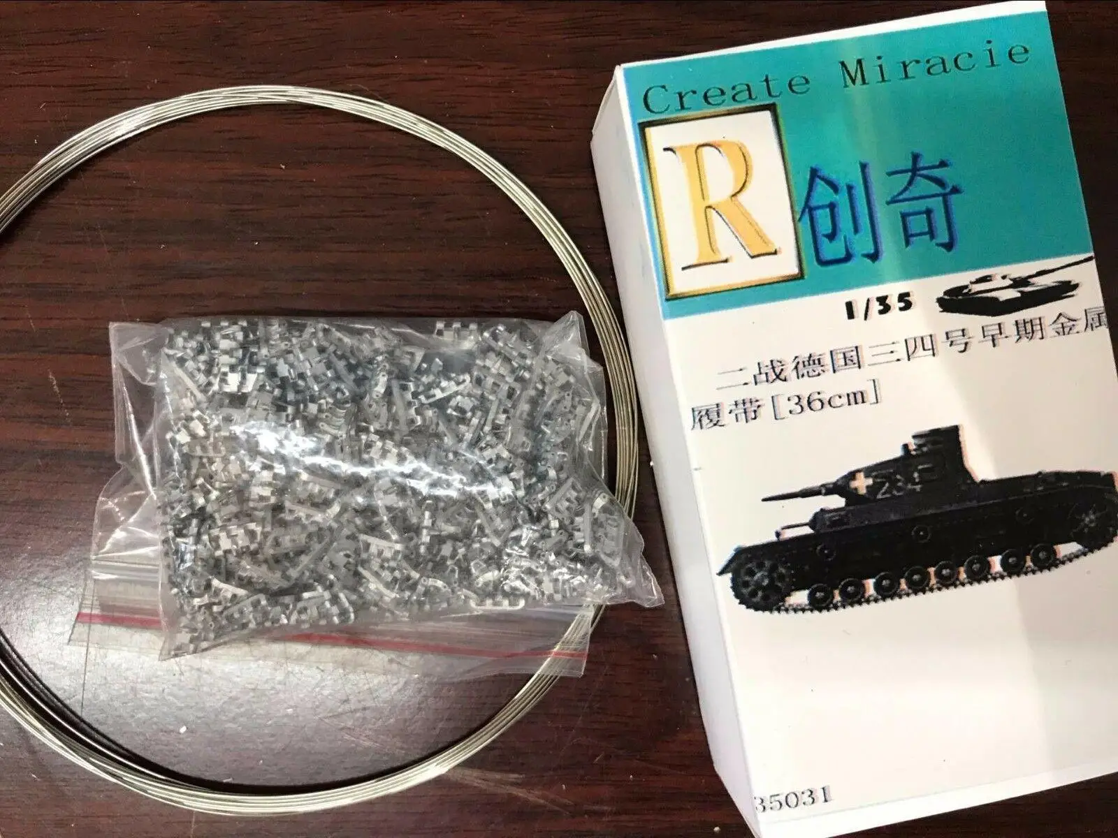 Металлический трек R-Model 1/35 35031 для немецкого бака Второй мировой войны Pz kpfw IV, трек 36 см
Металлический трек R-Model 1/35 35031 для немецкого бака Второй мировой войны Pz kpfw IV, трек 36 см