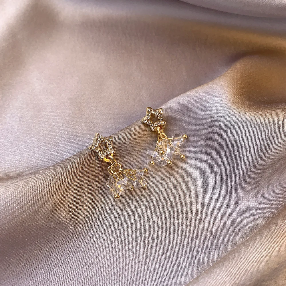 VILAGE Creative New 2021 Fashion Temperament Five-pointed Star Stud Earrings Tassel Zircon Earrings New Design Earrings
VILAGE Creative New 2021 Fashion Temperament Five-pointed Star Stud Earrings Tassel Zircon Earrings New Design Earrings