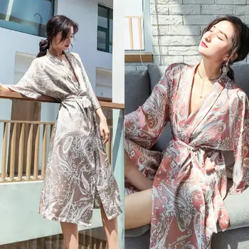 2019 Sexy Silk Night Robe Long Sleeves Printed Unique Chic Party Sleepwear In Stock Tea Length Nightgowns Robes
2019 Sexy Silk Night Robe Long Sleeves Printed Unique Chic Party Sleepwear In Stock Tea Length Nightgowns Robes