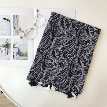 2020 New style autumn and winter fashion lady Beach cotton Shawl matching Print Tassels silk scarf Women cotton material scarf
2020 New style autumn and winter fashion lady Beach cotton Shawl matching Print Tassels silk scarf Women cotton material scarf