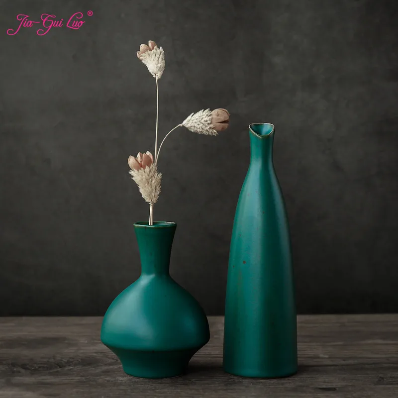 JIA-GUI LUO European style simple ceramic vase modern creative dried flower desktop decoration flower arrangement C069
JIA-GUI LUO European style simple ceramic vase modern creative dried flower desktop decoration flower arrangement C069