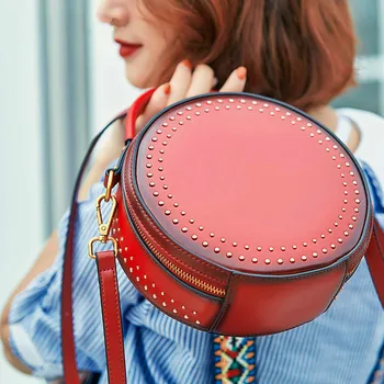 2019 new Messenger bag female Genuine Leather Bag retro rivet shoulder bag casual handbag small round package Small Tote
2019 new Messenger bag female Genuine Leather Bag retro rivet shoulder bag casual handbag small round package Small Tote