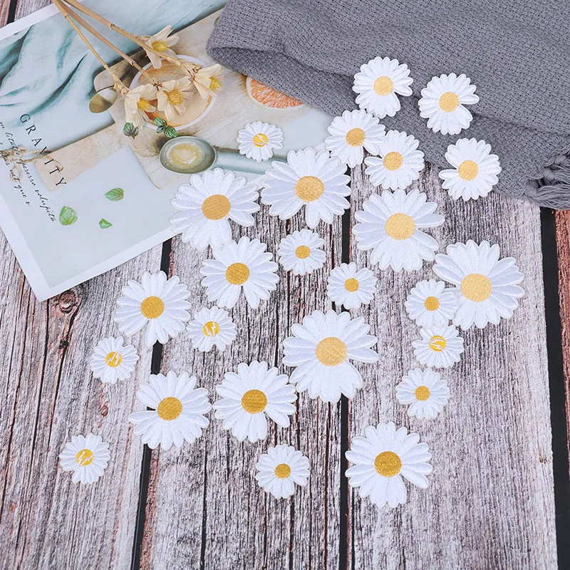 

10/20/50Pcs DIY Flower Daisy Embroidery Patches For Clothing Iron On Clothes Backpack Shoes Bags Sticker Stripe Applique Repair