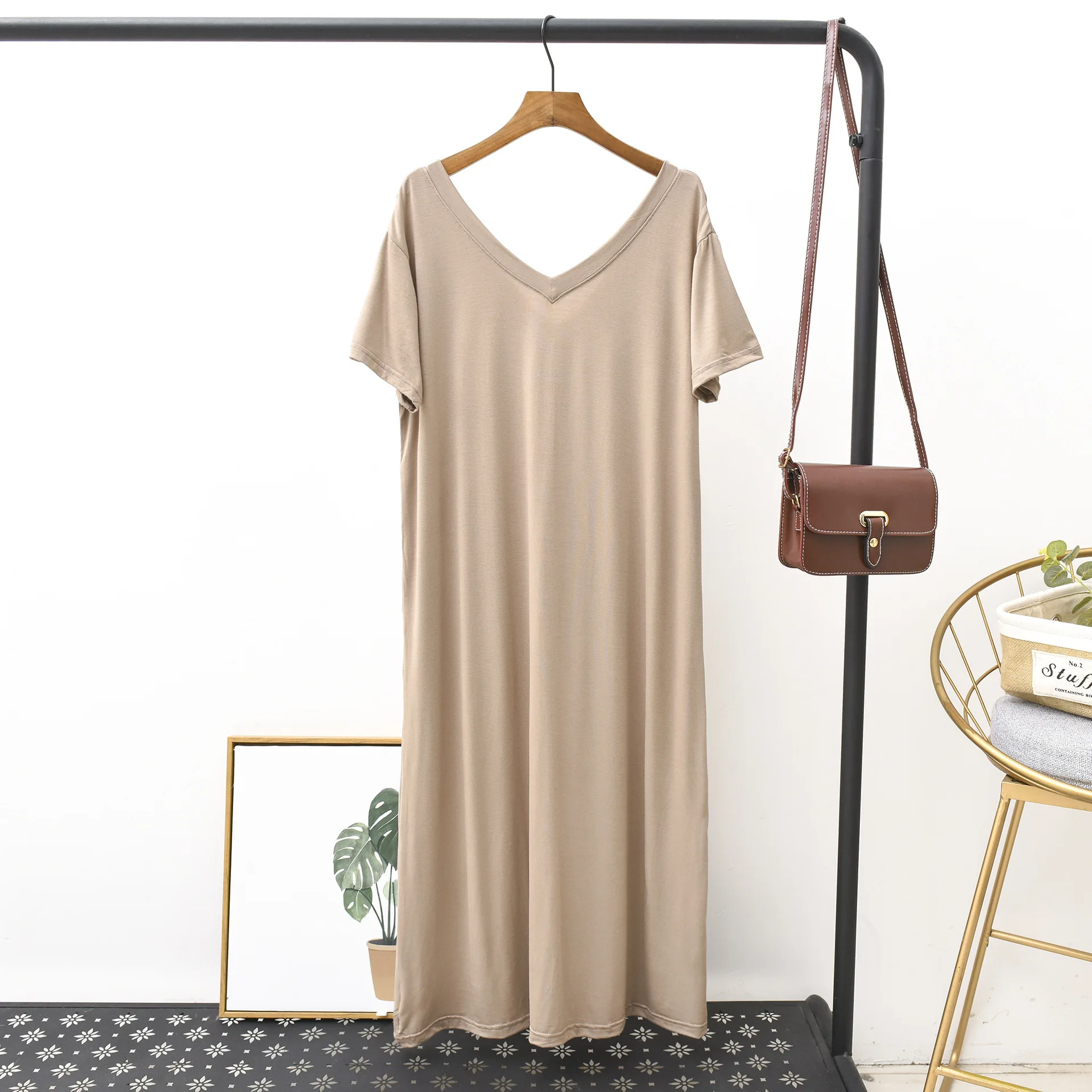Summer New Style Modal Backless Double V-neck Long Skirts Loose And Plus-sized Short-sleeve Dress Plus-sized Womenswear Size Sli
Summer New Style Modal Backless Double V-neck Long Skirts Loose And Plus-sized Short-sleeve Dress Plus-sized Womenswear Size Sli