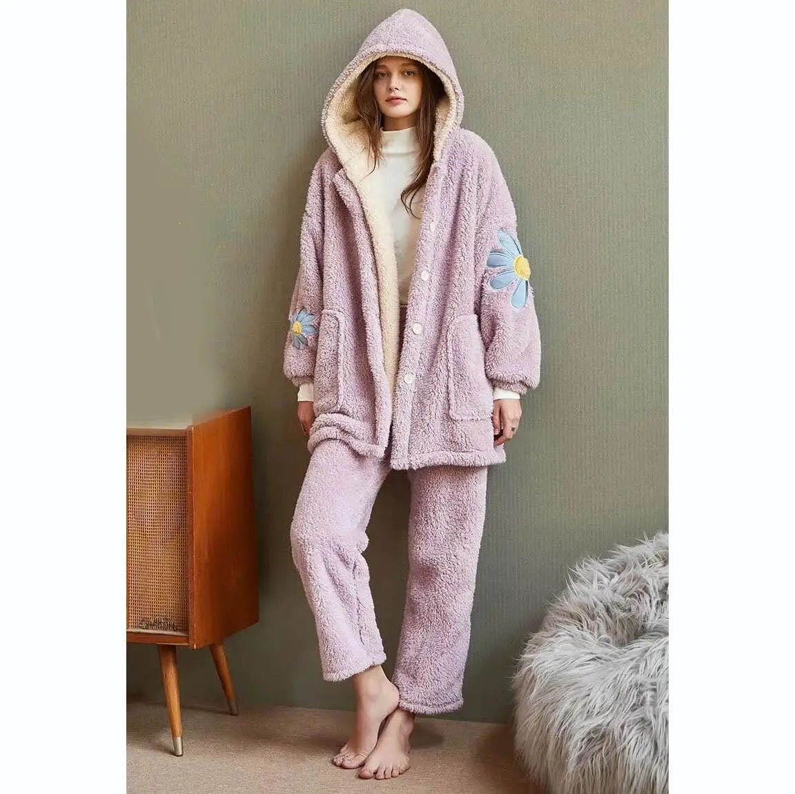 2 Pieces Set Winter Women Thick Pajamas Set Hooded Flannel Sleepwear Set Flower Pattern Embroidery Warm Pajamas
2 Pieces Set Winter Women Thick Pajamas Set Hooded Flannel Sleepwear Set Flower Pattern Embroidery Warm Pajamas