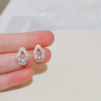 Classic and Elegant Bling Cubic Zircon Stone Stud Earrings Gold Color Wedding Crystal Stud Earrings For Women Jewelry
Classic and Elegant Bling Cubic Zircon Stone Stud Earrings Gold Color Wedding Crystal Stud Earrings For Women Jewelry