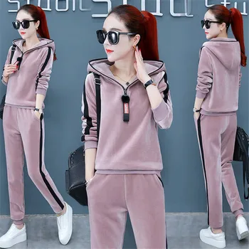 Gold Velvet Sport wear Tracksuits For Women Winter Warm Velour Track Suit Ladies Leisure two-piece Sweat suits For Female
Gold Velvet Sport wear Tracksuits For Women Winter Warm Velour Track Suit Ladies Leisure two-piece Sweat suits For Female