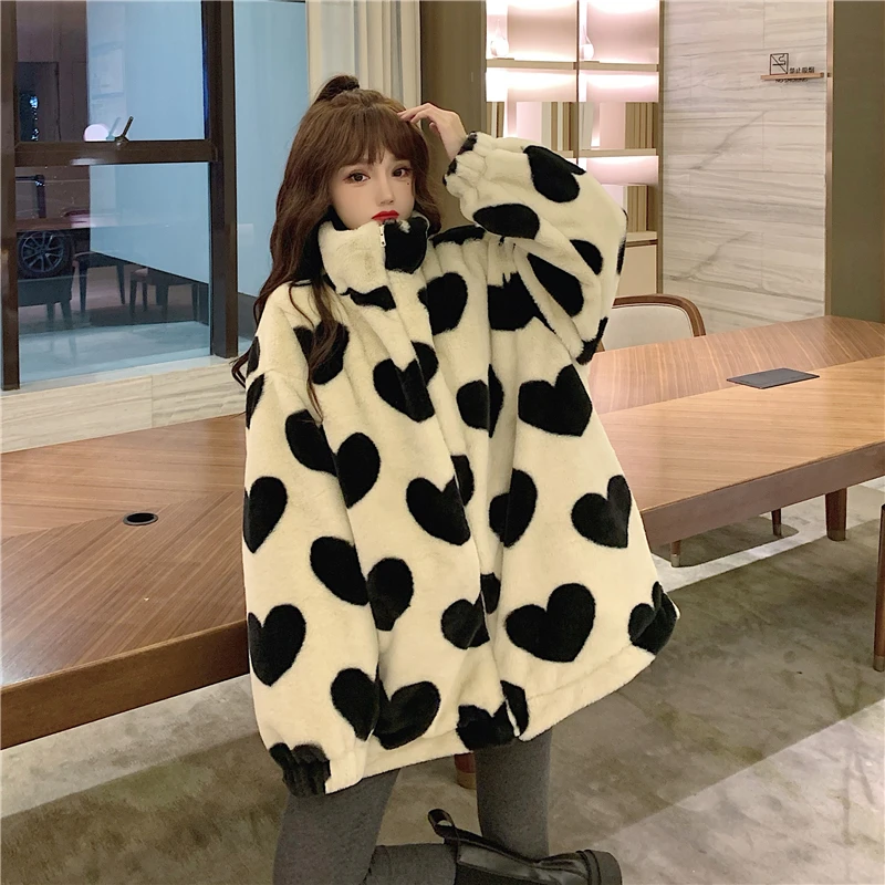 Autumn Winter Faux Lamb Fluffy Jacket Women Korean Fashion Heart Pattern Oversized Fur Coat Female Kawaii Zipper Thick Outwear
Autumn Winter Faux Lamb Fluffy Jacket Women Korean Fashion Heart Pattern Oversized Fur Coat Female Kawaii Zipper Thick Outwear