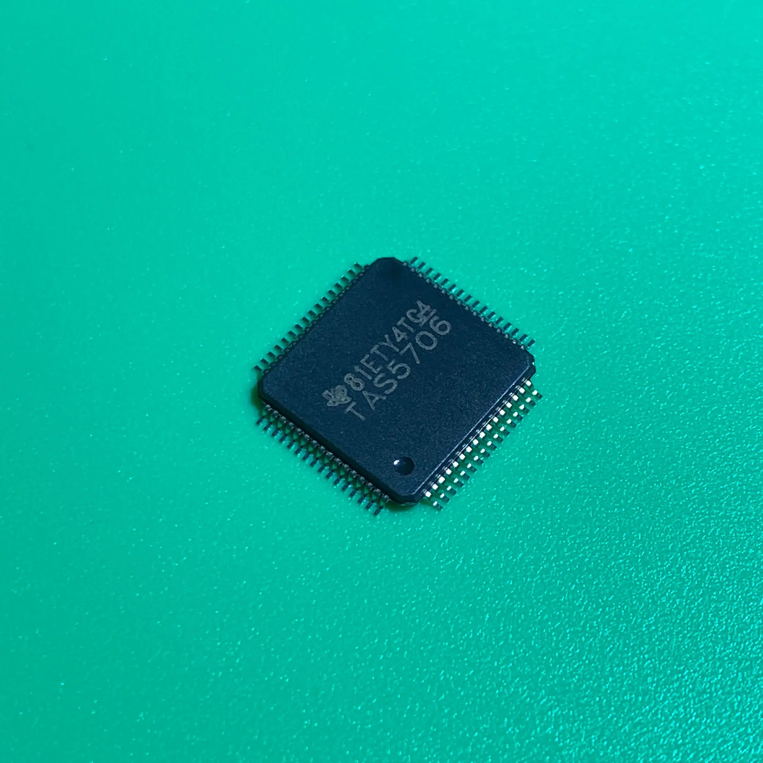 Усилитель мощности стерео цифровой 3 шт./лот TAS5706 PAPR HTQFP64 TAS5706PAPR IC 20 6 Вт 64HTQFP с
