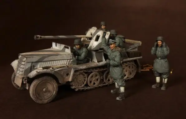 1/35 Resin Kits WWII Winter German Soldier 5pcs/set (Include Shells and boxes,no Car) Model Kit
1/35 Resin Kits WWII Winter German Soldier 5pcs/set (Include Shells and boxes,no Car) Model Kit