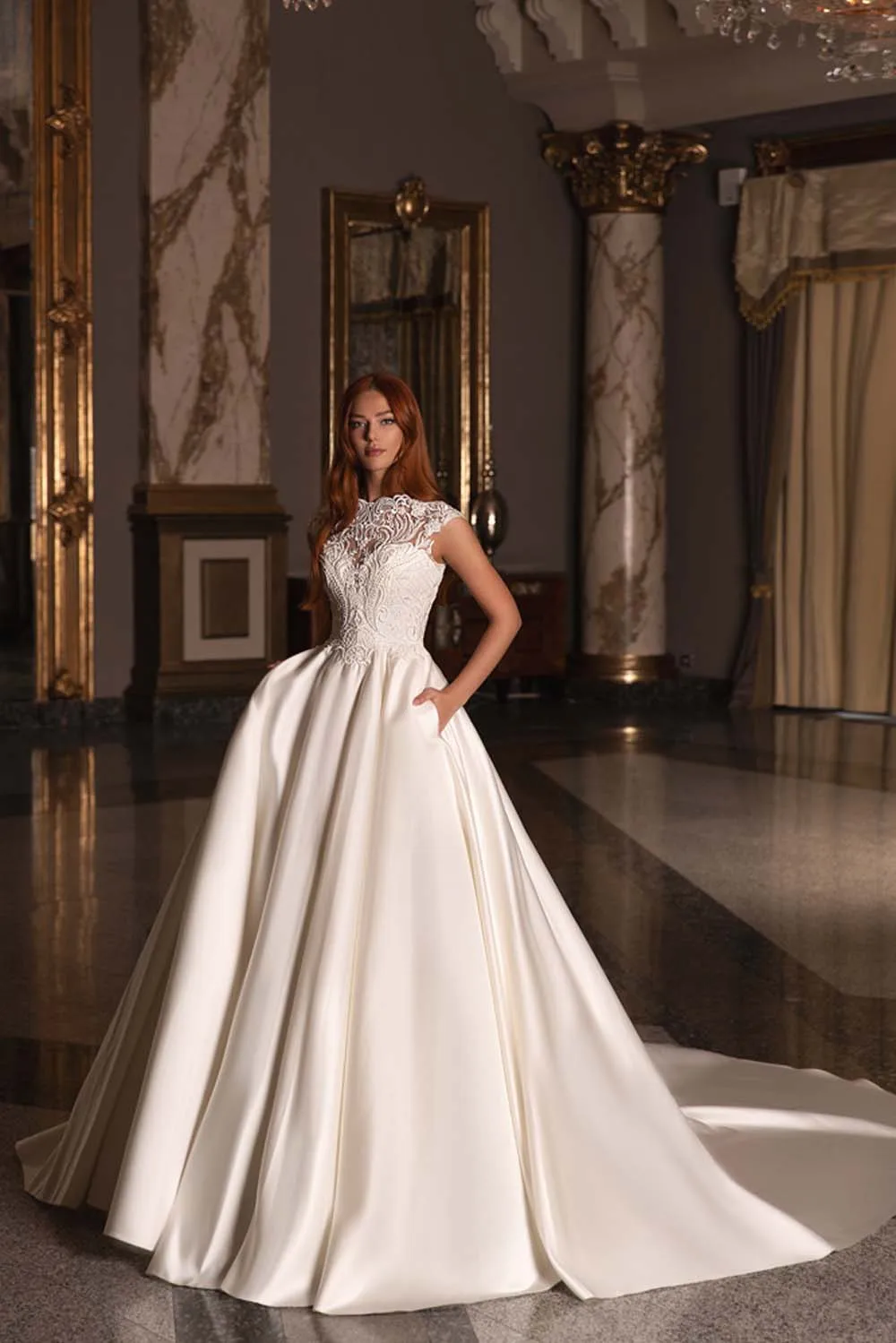 Luxury Lace Bodice Satin Skirt A-Line Wedding Dress Lace Top Flower Pattern Decorated With Pearls Bride Gown Plus Size
Luxury Lace Bodice Satin Skirt A-Line Wedding Dress Lace Top Flower Pattern Decorated With Pearls Bride Gown Plus Size