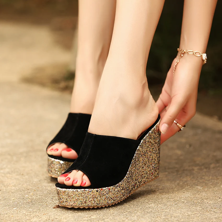 Summer new wedge sandals slippers waterproof platform women's sandals super high with fish mouth hollow female sandals. 
Summer new wedge sandals slippers waterproof platform women's sandals super high with fish mouth hollow female sandals.