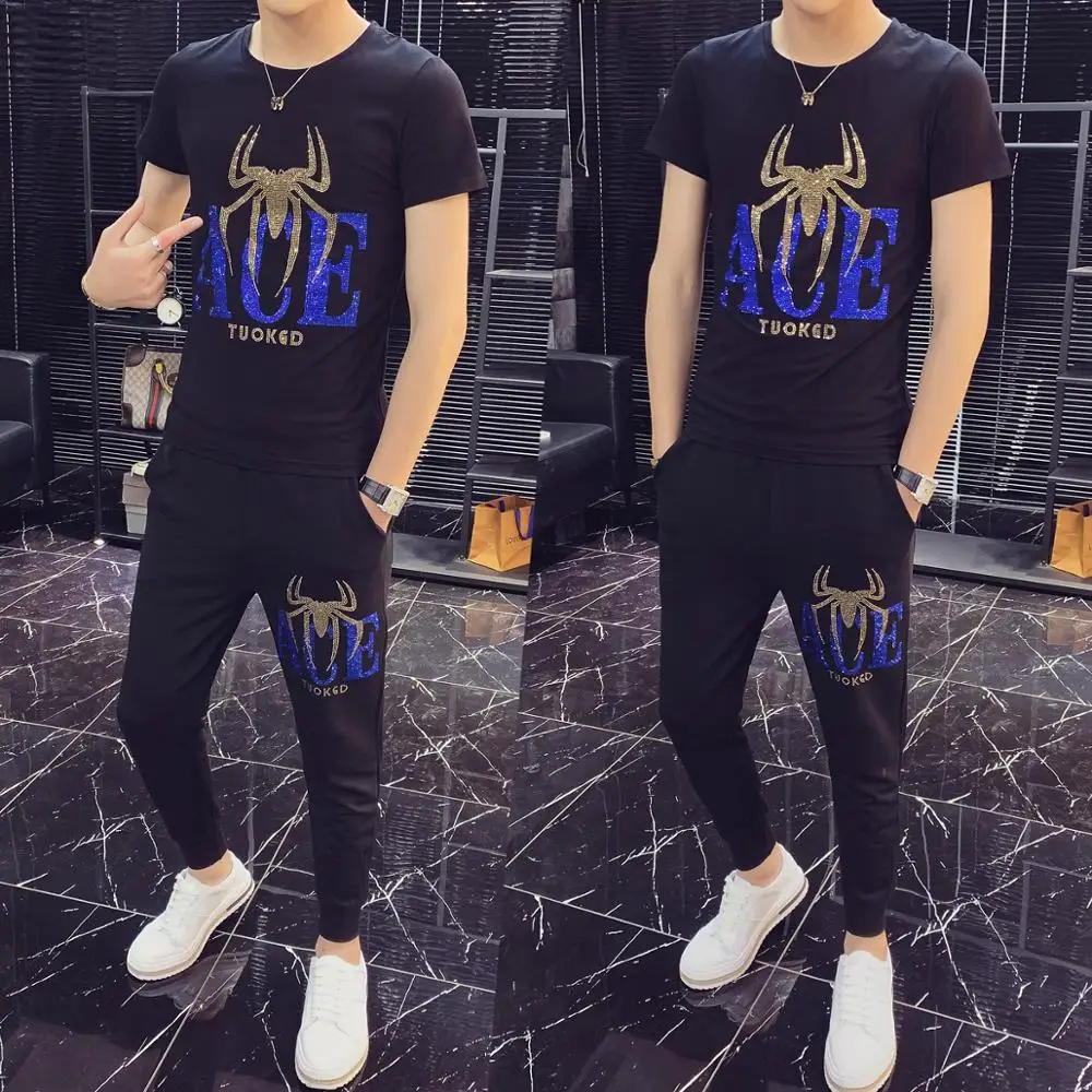 Summer Mens Jogger Sets Rhinestone Print Tracksuit O-neck 2Piece Set Tshirt Pants Sweat Suit Casual Streetwear Hombres Ropa 2020
Summer Mens Jogger Sets Rhinestone Print Tracksuit O-neck 2Piece Set Tshirt Pants Sweat Suit Casual Streetwear Hombres Ropa 2020