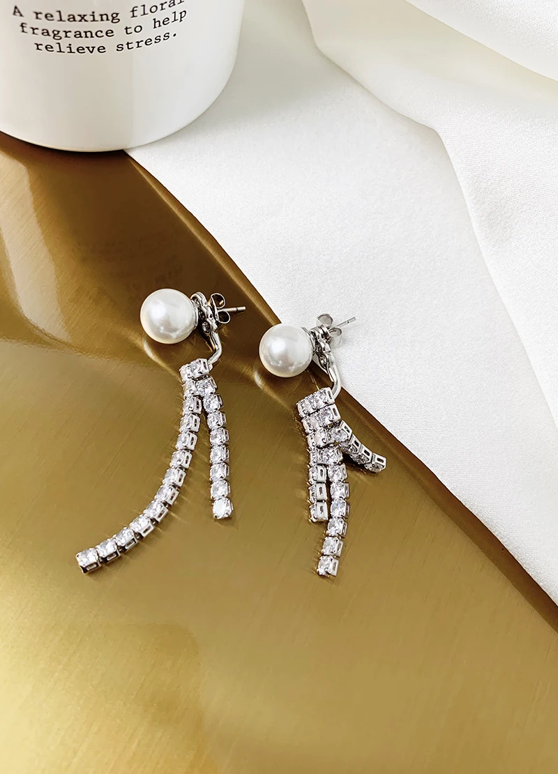 Simple and elegant Pearl zircon tassel earrings advanced sense asymmetric earrings earrings female
Simple and elegant Pearl zircon tassel earrings advanced sense asymmetric earrings earrings female
