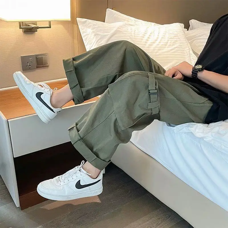 Cotton Black Cargo Pants Men Wide Leg Skateboard Pants Harajuku Streetwear Ankle Length Trousers Techwear Clothes
Cotton Black Cargo Pants Men Wide Leg Skateboard Pants Harajuku Streetwear Ankle Length Trousers Techwear Clothes