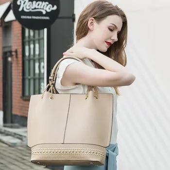 Fashion Women Bags 2019 New Shoulder Bag Female Top Leather Small Women Messenger Bag Rivet 3pcs Composite Bags Purses LSH717
Fashion Women Bags 2019 New Shoulder Bag Female Top Leather Small Women Messenger Bag Rivet 3pcs Composite Bags Purses LSH717