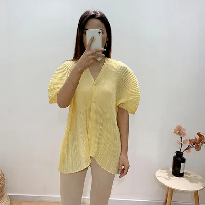 Лидер продаж, плиссированная рубашка в тяжелой промышленности с V-образным вырезом, однобортная женская рубашка в наличии
Лидер продаж, плиссированная рубашка в тяжелой промышленности с V-образным вырезом, однобортная женская рубашка в наличии