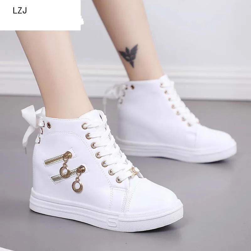 Women Wedge Platform Rubber Brogue Leather Lace Up High heel 6 cm Shoes Pointed Toe Increasing Creepers White Sneakers Zipper
Women Wedge Platform Rubber Brogue Leather Lace Up High heel 6 cm Shoes Pointed Toe Increasing Creepers White Sneakers Zipper
