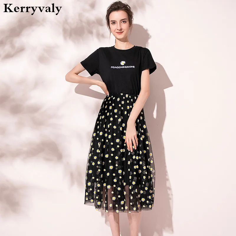 Summer 2 Piece Set Women Embroidered Cotton Base Shirt + Mesh Printing Daisy Skirt Two-Piece Set Roupas Feminina K6922
Summer 2 Piece Set Women Embroidered Cotton Base Shirt + Mesh Printing Daisy Skirt Two-Piece Set Roupas Feminina K6922