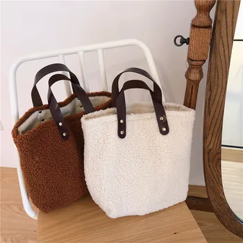 Retro lambskin female bag large capacity simple plush handbag Japanese shoulder bag purses and handbags luxury bag 
Retro lambskin female bag large capacity simple plush handbag Japanese shoulder bag purses and handbags luxury bag