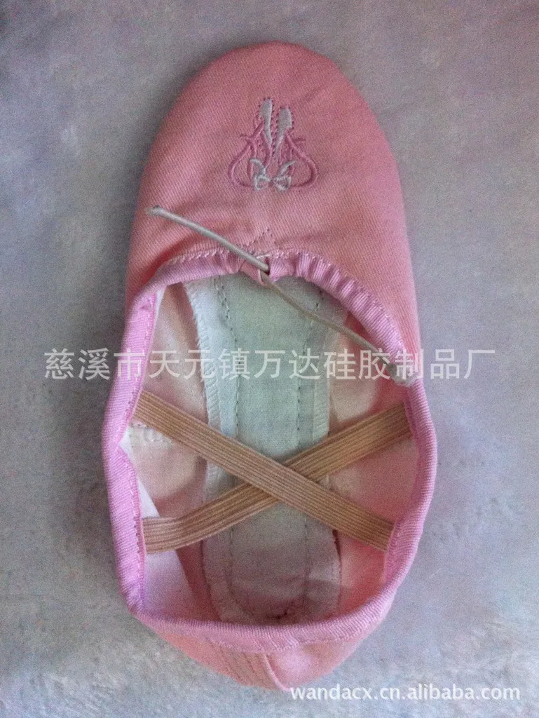 Export Japanese Korean CHILDREN'S Dance Shoes Pink Twill Twill with Dance Shoes for Women Embroidered Pattern Teachers' Shoes Wh
Export Japanese Korean CHILDREN'S Dance Shoes Pink Twill Twill with Dance Shoes for Women Embroidered Pattern Teachers' Shoes Wh
