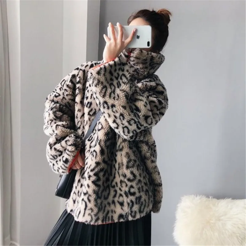 2019 Autumn Winter New all-wool leopard composite one sheep shearing silhouette headdress lapel Fur Coat Women's Clothing XA93
2019 Autumn Winter New all-wool leopard composite one sheep shearing silhouette headdress lapel Fur Coat Women's Clothing XA93