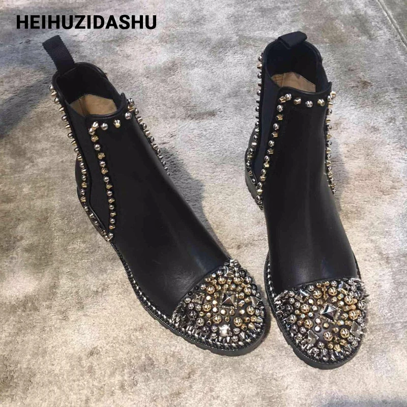Luxury Shining Chelsea Boots Women Gold silver metal rivet Martin boots 2019 fashion brand Winter flat plush women boots
Luxury Shining Chelsea Boots Women Gold silver metal rivet Martin boots 2019 fashion brand Winter flat plush women boots