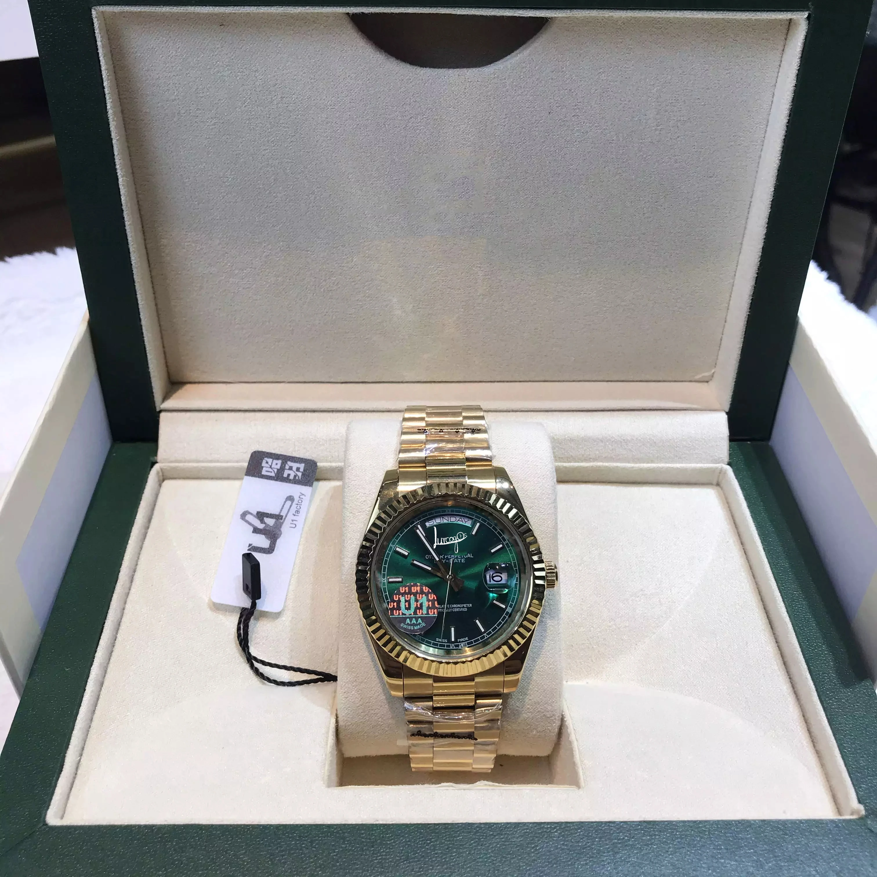 2020 new produced 18K Gold case Green dial watch +box and papers Men automatic sweeping movement luxury Watches day-date
2020 new produced 18K Gold case Green dial watch +box and papers Men automatic sweeping movement luxury Watches day-date