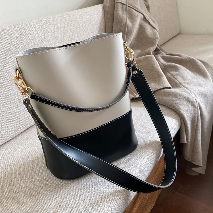 Designer Fashion all-match bucket bag simple style pu leather one shoulder women's handbag female Tote bag casual Travel
Designer Fashion all-match bucket bag simple style pu leather one shoulder women's handbag female Tote bag casual Travel