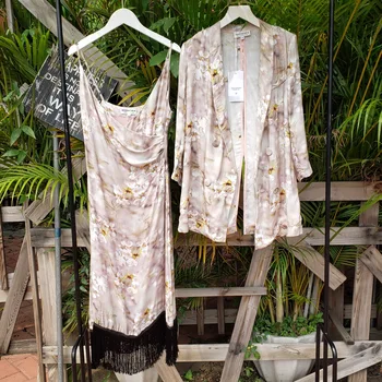 Handsome ultra-thin summer light purple split suit jacket asymmetric stitching tassel suspender skirt suit two-piece suit
Handsome ultra-thin summer light purple split suit jacket asymmetric stitching tassel suspender skirt suit two-piece suit