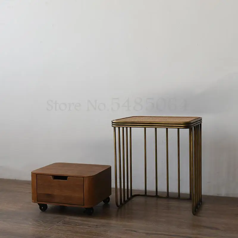 Столик из ротанга и кованого железа в стиле ретро прикроватный столик маленькая