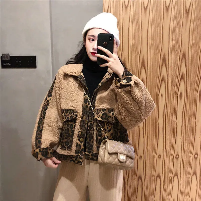 Lalambswool Coat Women 's Short 2020 New Style for Autumn and Winter Korean Version of the Thick Plush Cropped Jacket
Lalambswool Coat Women 's Short 2020 New Style for Autumn and Winter Korean Version of the Thick Plush Cropped Jacket
