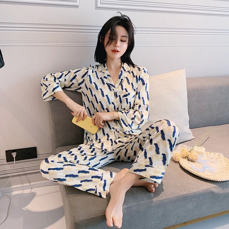 Spring And Summer New Long-Sleeved Women's Silk Small Fresh Home Service Two-Piece Home Pajamas
Spring And Summer New Long-Sleeved Women's Silk Small Fresh Home Service Two-Piece Home Pajamas