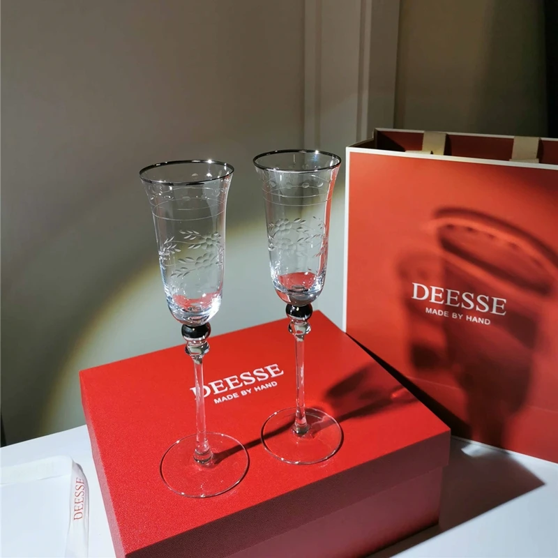 2pcs glass set Crystal champagne glasses high quality wine cup goblet wine glass carving glass cup wedding glasses with Gift box
2pcs glass set Crystal champagne glasses high quality wine cup goblet wine glass carving glass cup wedding glasses with Gift box