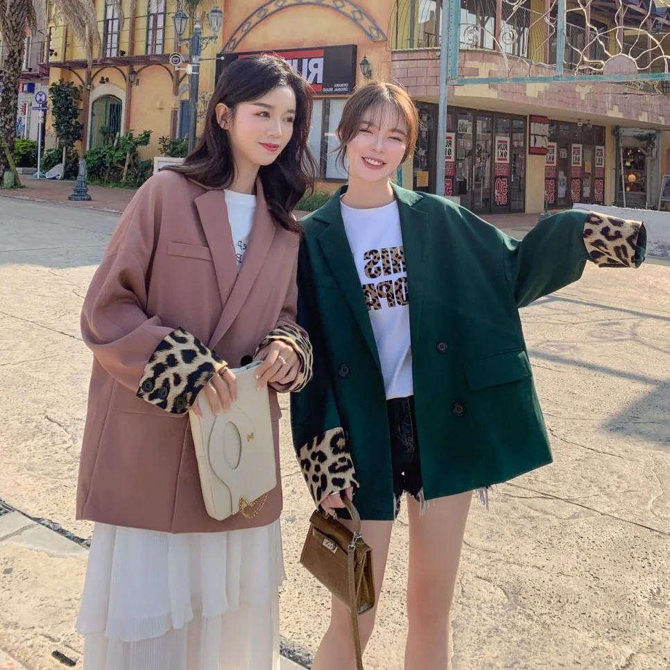 Photo Shoot CHIC Korean-style Leopord Pattern Joint fan bian xiu Solid Color Small Suit Female Spring Ol Double Breasted Short V
Photo Shoot CHIC Korean-style Leopord Pattern Joint fan bian xiu Solid Color Small Suit Female Spring Ol Double Breasted Short V
