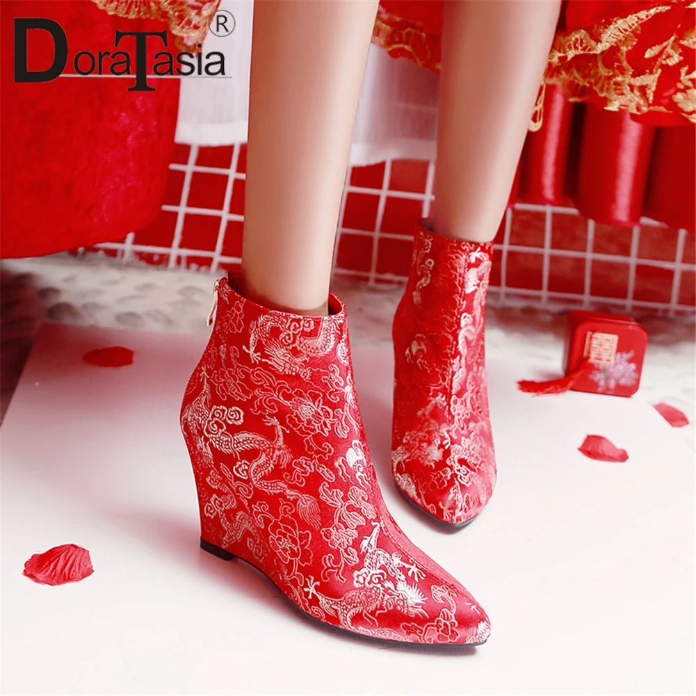 DORATASIA New Spring Ladies China Embroider Wedding Boots High Wedges Silk Boots Women Fashion Embroider Ankle Shoes Woman
DORATASIA New Spring Ladies China Embroider Wedding Boots High Wedges Silk Boots Women Fashion Embroider Ankle Shoes Woman