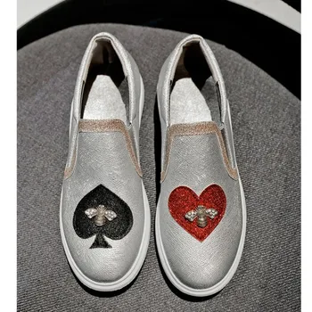 US4-11 Womens Round Toe Loafers Heart Bee Decor Sliver Bling Casual Low Heel Slip on Sneakers Shoes Black Sliver Plus Size C445
US4-11 Womens Round Toe Loafers Heart Bee Decor Sliver Bling Casual Low Heel Slip on Sneakers Shoes Black Sliver Plus Size C445