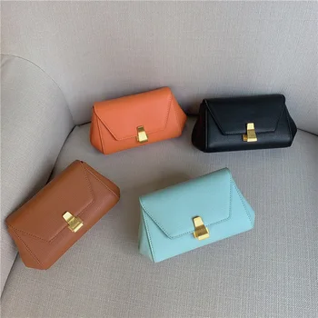 Retro Metal Buckle Leather Flip Bag Lock Chain Grain Cowhide Shoulder Messenger Bag Mini female Luxury Handbag
Retro Metal Buckle Leather Flip Bag Lock Chain Grain Cowhide Shoulder Messenger Bag Mini female Luxury Handbag