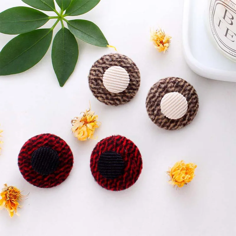 Autumn Winter New 2019 Vintage Velvet Button Lattice Stud Earrings Simple Round Statement Earrings for Women Bijoux Jewelry Gift
Autumn Winter New 2019 Vintage Velvet Button Lattice Stud Earrings Simple Round Statement Earrings for Women Bijoux Jewelry Gift