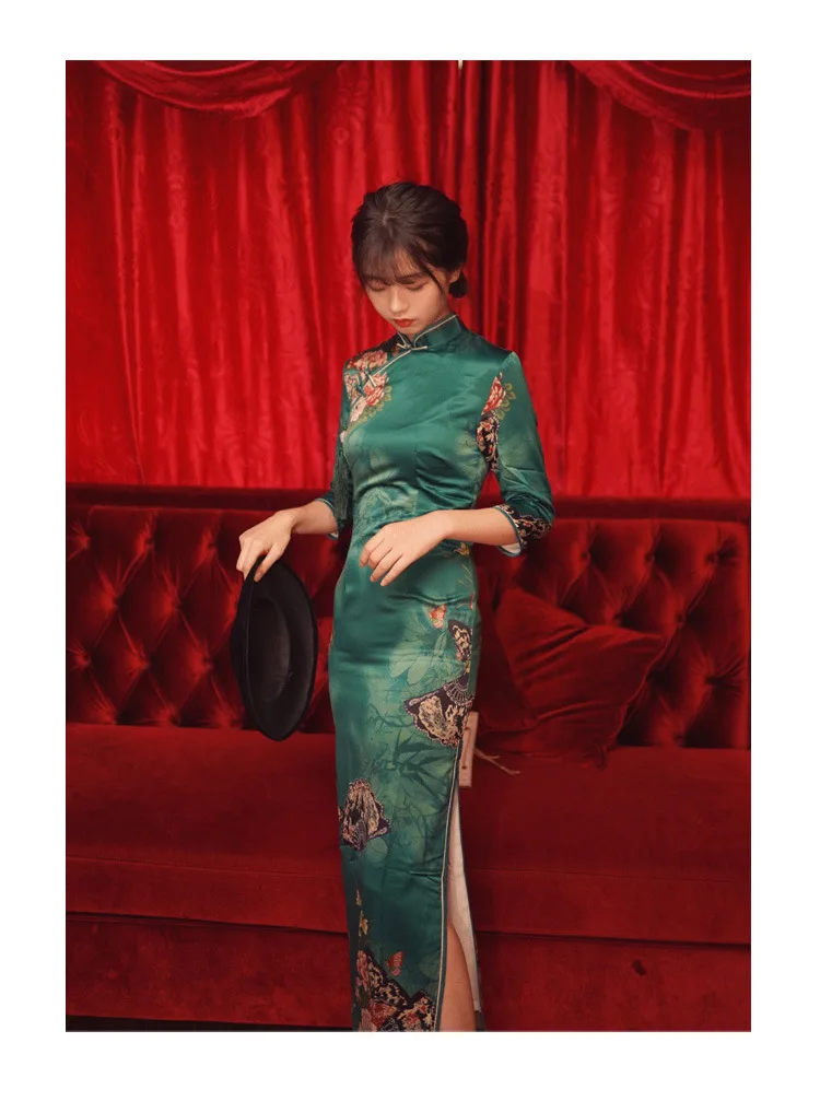 New Spring original design Chinese style flower print big size long-section retro improved cheongsam dress for women
New Spring original design Chinese style flower print big size long-section retro improved cheongsam dress for women