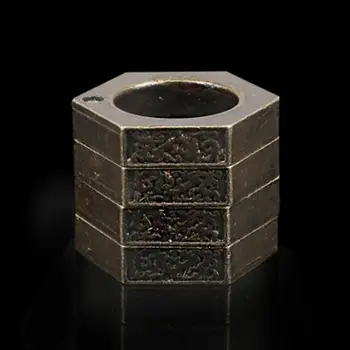 Creative 4 Fingers Ring Foldable Finger Ring Multifunctional Self-defence Window Breaker Outdoor Survival Tool
Creative 4 Fingers Ring Foldable Finger Ring Multifunctional Self-defence Window Breaker Outdoor Survival Tool