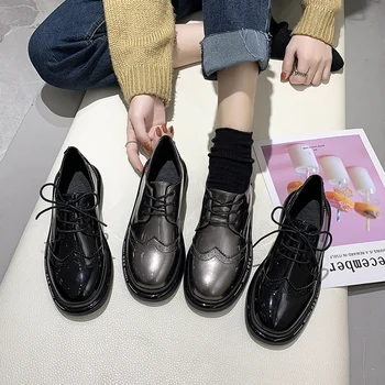 Small leather shoes women's British shoes patent leather flat shoes carved Brock shoes casual wild Korean version of love
Small leather shoes women's British shoes patent leather flat shoes carved Brock shoes casual wild Korean version of love